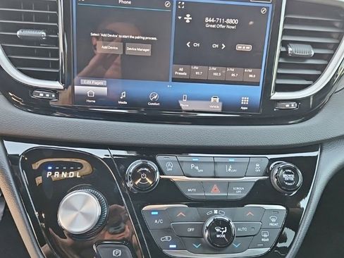Used 2025 Chrysler Pacifica Select FWD image 21