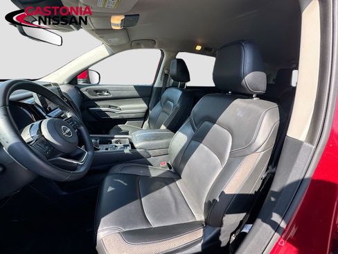 Used 2024 Nissan Pathfinder SL image 27