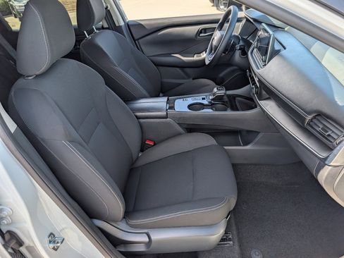 Used 2025 Nissan Rogue S FWD image 8