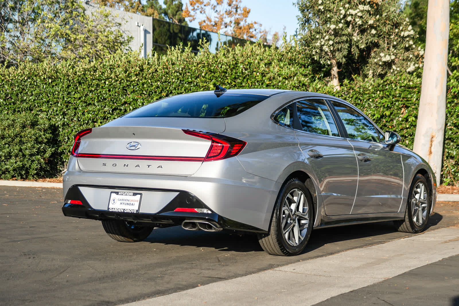 Used 2023 Hyundai Sonata SEL w/ Preferred Accessory Package FWD image 6