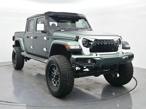 Used 2023 Jeep Gladiator Sport AWD/4WD image 3