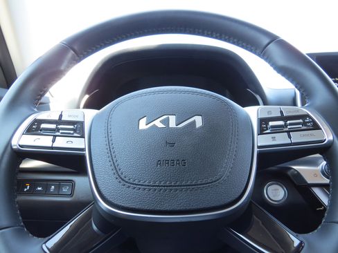 Used 2022 Kia Telluride EX w/ EX Premium Package image 22