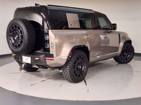 Used 2025 Land Rover Defender 110 AWD/4WD image 2
