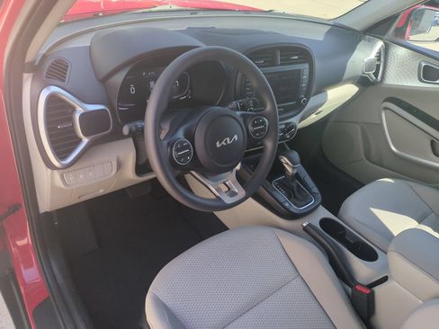 Used 2024 Kia Soul LX FWD image 17
