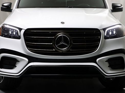 New 2026 Mercedes-Benz GLS 580 4MATIC image 6