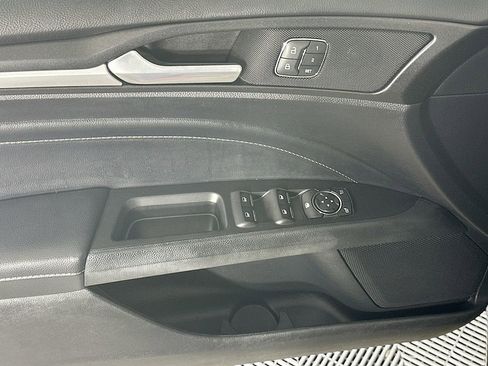 Used 2018 Ford Fusion Titanium image 24