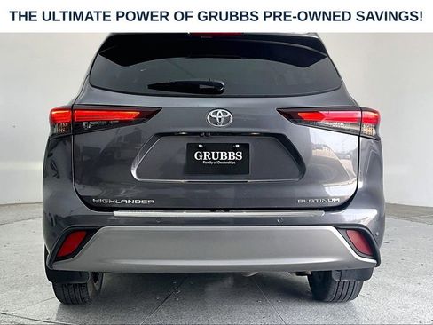 Used 2024 Toyota Highlander Platinum FWD image 7