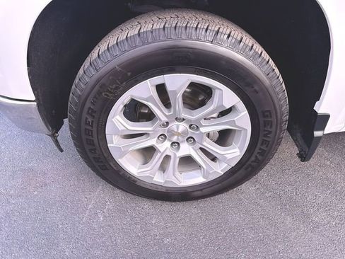 Used 2024 Chevrolet Silverado 1500 LTZ image 32