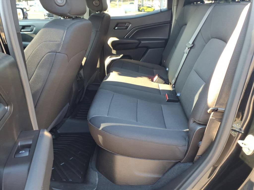 Used 2025 Chevrolet Colorado W/T AWD/4WD image 22