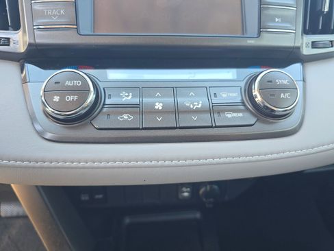 Used 2013 Toyota RAV4 XLE image 22