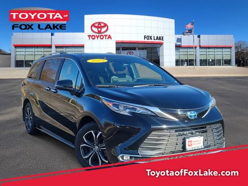 Used 2025 Toyota Sienna Platinum image 1