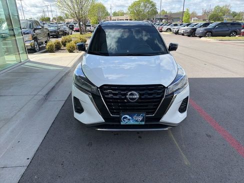 Used 2023 Nissan Kicks SR w/ SR Premium Package image 4