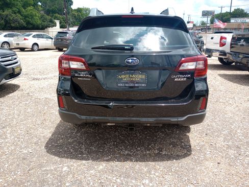 Used 2017 Subaru Outback 2.5i Premium AWD/4WD image 6