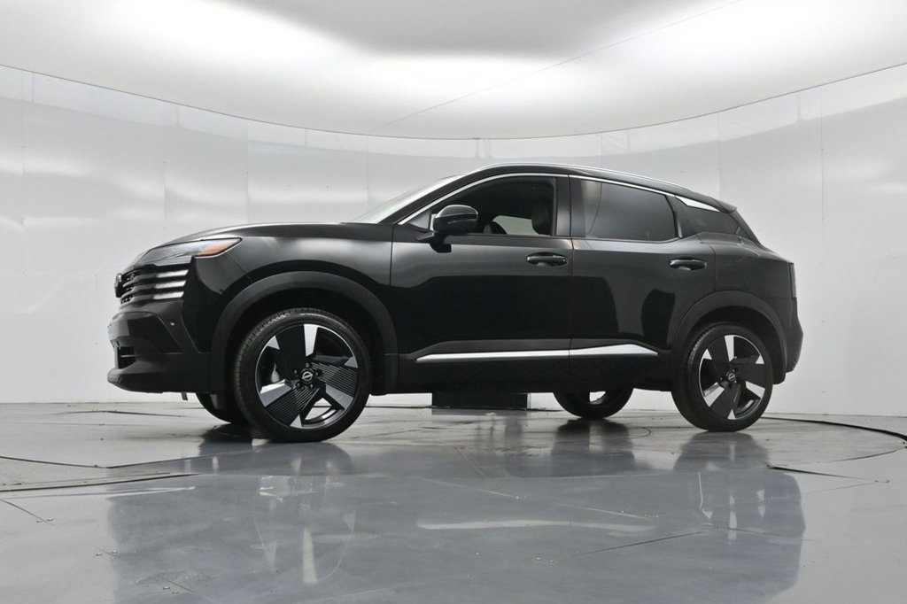 Used 2026 Nissan Kicks SR FWD image 28