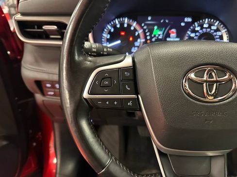 Used 2023 Toyota Highlander XLE AWD/4WD image 20