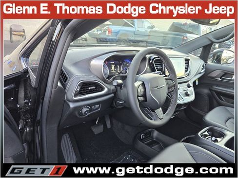 New 2026 Chrysler Pacifica Select w/ S Appearance Package FWD image 8