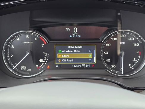 Used 2025 Cadillac XT6 Luxury image 27