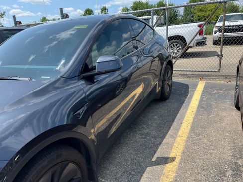 Used 2026 Tesla Model Y 2WD image 7
