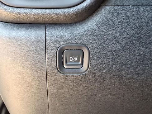 Used 2022 Chevrolet Silverado 1500 Custom Trail Boss w/ Midnight Edition image 15