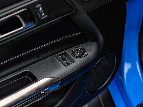 Used 2022 Ford Mustang Shelby GT500 w/ Carbon Fiber Track Pack RWD image 92