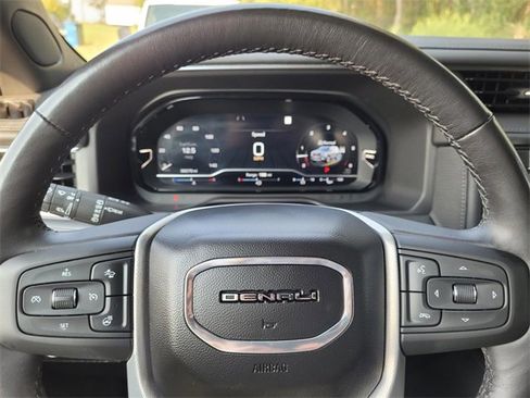 Used 2023 GMC Yukon Denali image 29