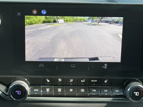 Used 2024 Chevrolet Colorado Z71 w/ Z71 Convenience Package 2 image 17