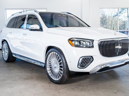 Used 2024 Mercedes-Benz Maybach GLS 600 4MATIC image 4