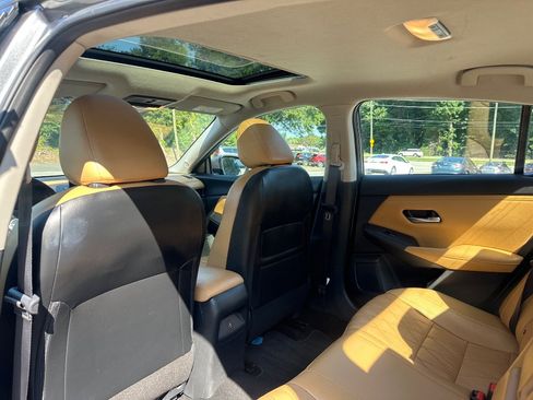 Used 2022 Nissan Sentra SV w/ SV Premium Package FWD image 18