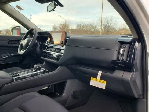 New 2025 Nissan Pathfinder SV w/ Cargo Package image 12