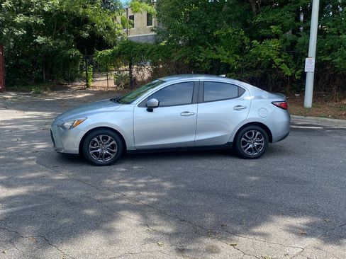 Used 2019 Toyota Yaris LE FWD image 8