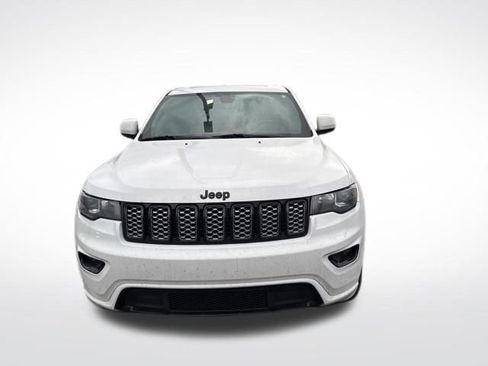 Used 2019 Jeep Grand Cherokee Altitude AWD/4WD image 5