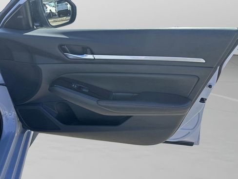 Used 2025 Nissan Altima 2.5 SR image 13