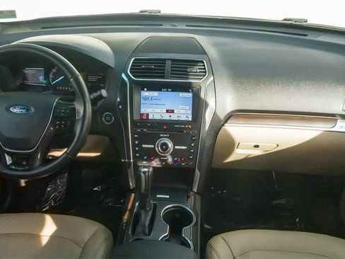 Used 2017 Ford Explorer Limited image 11