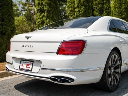 Used 2022 Bentley Flying Spur V8 AWD/4WD image 18