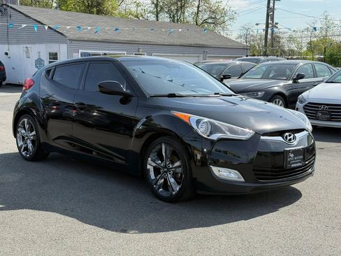 Used 2017 Hyundai Veloster Value Edition FWD image 11