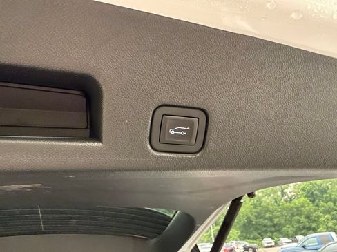 Used 2025 GMC Acadia Denali AWD/4WD image 16