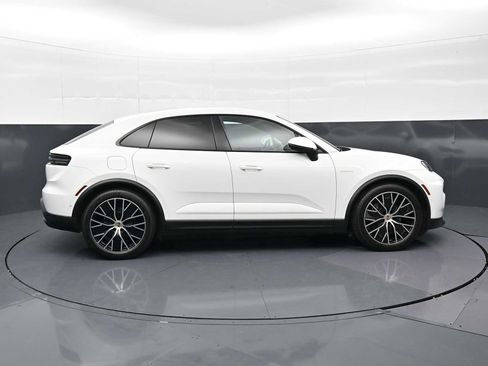 Certified 2025 Porsche Macan Electric RWD image 26