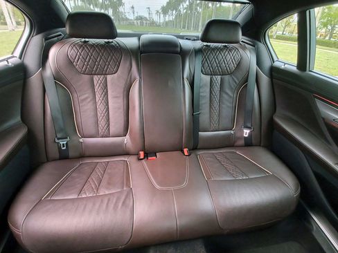 Used 2020 BMW 750i xDrive w/ Executive Package image 10