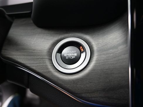 Used 2024 Jeep Grand Cherokee Overland w/ Luxury Tech Group IV image 29