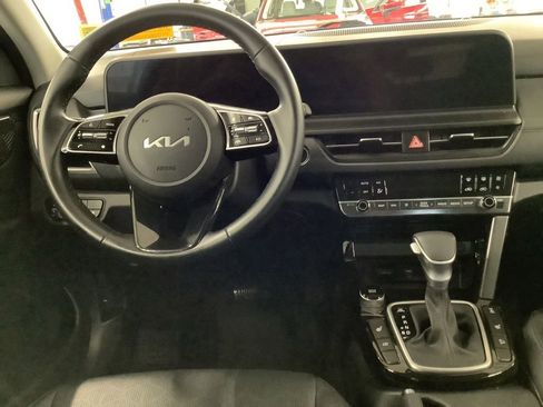 Certified 2024 Kia Seltos EX AWD/4WD image 7