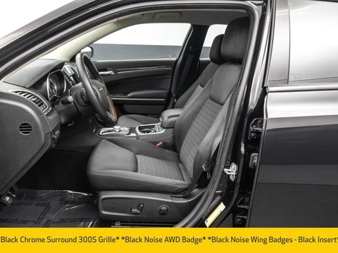 Used 2022 Chrysler 300 Touring w/ Sport Appearance Package image 6