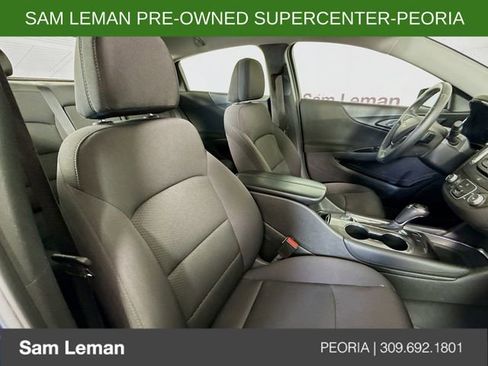 Used 2017 Chevrolet Malibu LT image 25