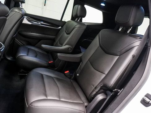Used 2022 Cadillac XT6 Premium Luxury w/ Technology Package FWD image 9