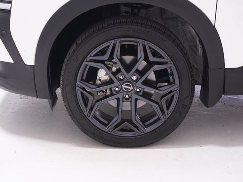 Used 2025 Nissan Kicks SR w/ SR Premium Package FWD image 11