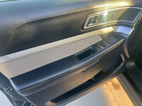 Used 2017 Ford Explorer XLT w/ Equipment Group 202A image 14