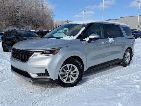 Used 2023 Kia Carnival LX image 2