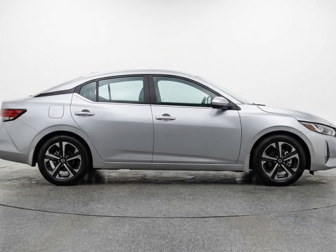 Used 2025 Nissan Sentra SV image 11