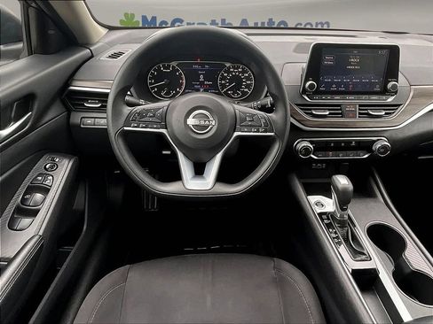 Used 2025 Nissan Altima 2.5 SV FWD image 11