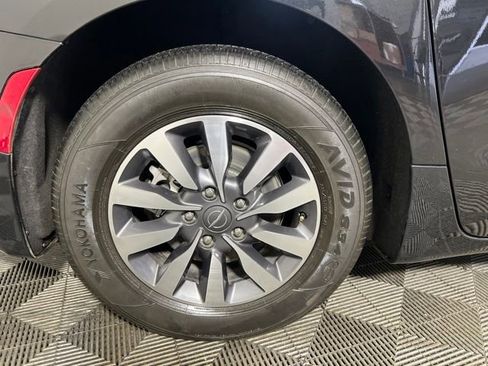 Certified 2023 Chrysler Pacifica Touring-L FWD image 11