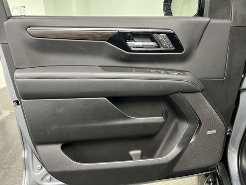 New 2025 Chevrolet Suburban Premier image 57